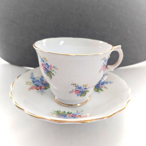 Vintage Dorchester Fine Bone China Floral Bouquet Romantic Tea Cup Saucer Set - Picture 1 of 7